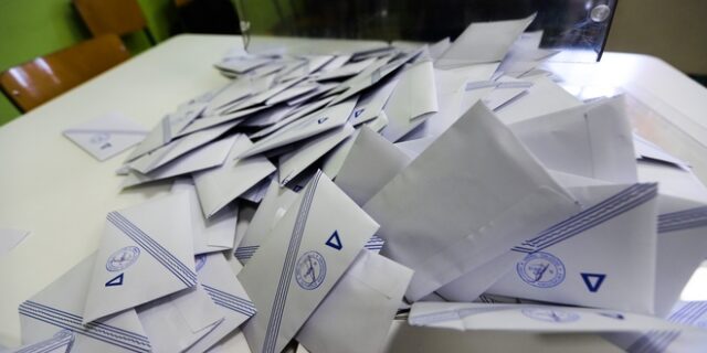 Δημοσκόπηση Metron Analysis: Στις 10,2 μονάδες οι διαφορά ΝΔ – ΣΥΡΙΖΑ