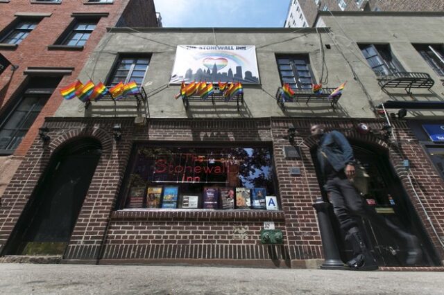 Ν. Υόρκη: Συγγνώμη από την αστυνομία για επιδρομή σε γκέι μπαρ πριν από 50 χρόνια