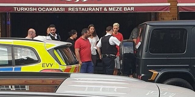Επίθεση με μαχαίρι δέχτηκε ο Μεσούτ Οζίλ – Τον έσωσε ο Σιντ Κολάσινατς