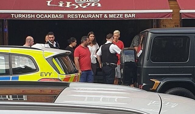 Επίθεση με μαχαίρι δέχτηκε ο Μεσούτ Οζίλ – Τον έσωσε ο Σιντ Κολάσινατς