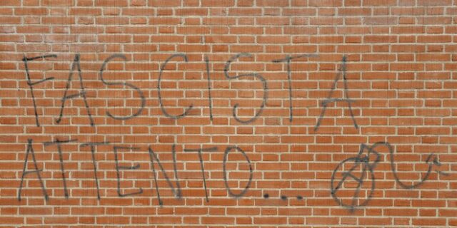 Ο Τραμπ εξετάζει να εντάξει το κίνημα Antifa στον κατάλογο των τρομοκρατικών οργανώσεων