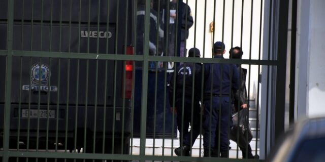 Πήρε άδεια από την φυλακή και το έριξε στις ληστείες