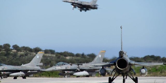 Μπαράζ παραβιάσεων στο Αιγαίο από τους Τούρκους