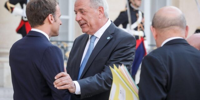 Συνάντηση Αβραμόπουλου-Μακρόν στο Παρίσι για τη μετανάστευση