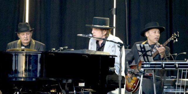 Μπομπ Ντίλαν και Νιλ Γιανγκ μαζί στη σκηνή μετά από 25 χρόνια