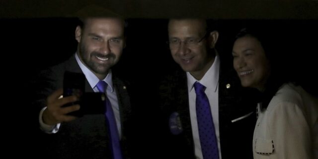 Βραζιλία: Ο γιος του Μπολσονάρου προαλείφεται για πρέσβης της χώρας στις ΗΠΑ