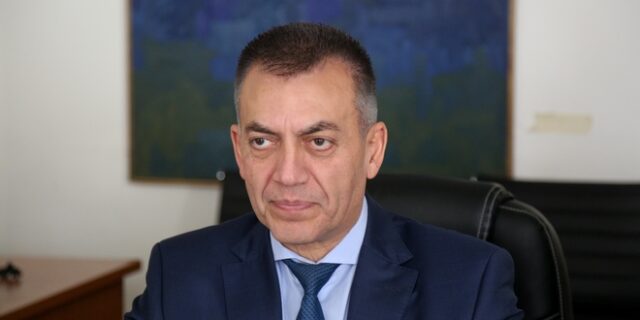 “Φρένο” Βρούτση στις συντάξεις άνω των 10.000 ευρώ το μήνα