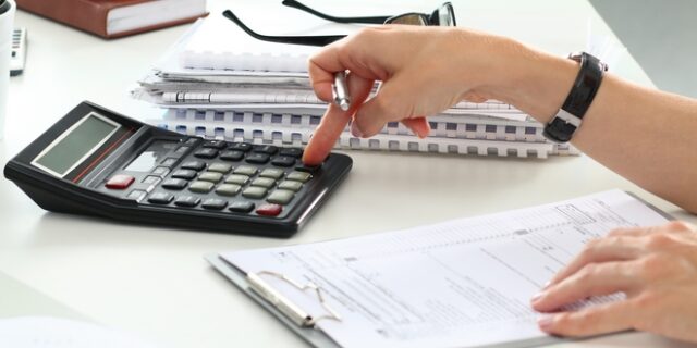 “Τσουνάμι φόρων” ύψους 14,5 δισ. ευρώ ως το τέλος του χρόνου