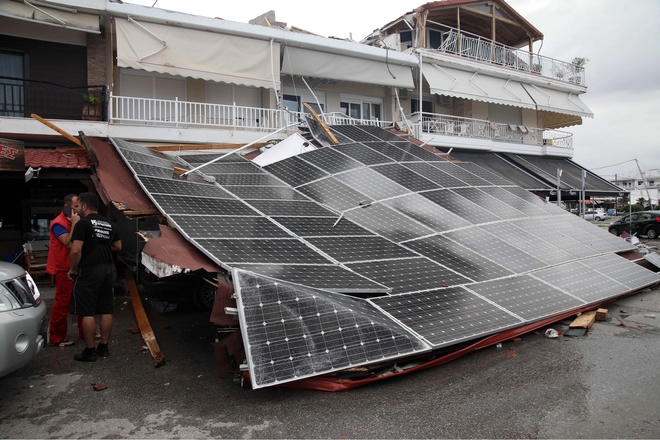Η επόμενη μέρα της καταστροφής: Δεν έμεινε τίποτα όρθιο – Συντρίμμια και νεκροί μέσα σε λίγα λεπτά