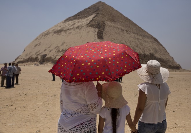 Αίγυπτος: Άνοιξαν για το κοινό δύο πυραμίδες για πρώτη φορά από το 1965