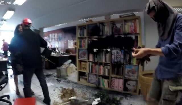 Ρουβίκωνας: Το βίντεο από την επίθεση στα γραφεία της Athens Voice