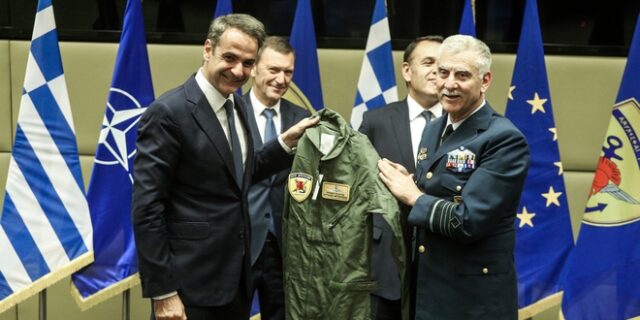“Ναι” από Μητσοτάκη σε πτήση με F-16 πάνω από το Καστελόριζο
