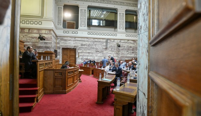Φορολογικό νομοσχέδιο: Δεκτό κατά πλειοψηφία από την Επιτροπή Οικονομικών