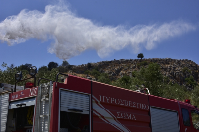 Ηράκλειο: Υπό έλεγχο η φωτιά σε περιοχή του Ζαρού στο δήμο Φαιστού