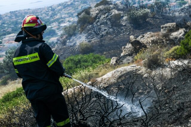 Σε εξέλιξη φωτιά σε δασική έκταση στον Ασπρόπυργο