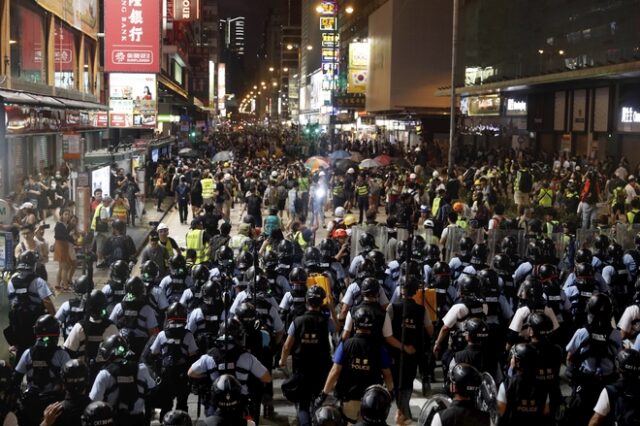 Χονγκ Κονγκ: Νέα μεγάλη διαδήλωση και συγκρούσεις με την αστυνομία