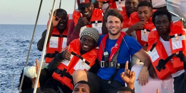 Ιάσονας Αποστολόπουλος: “Αν αγάπη προς την πατρίδα σημαίνει δολοφονίες προσφύγων, τότε είμαι ανθέλληνας”