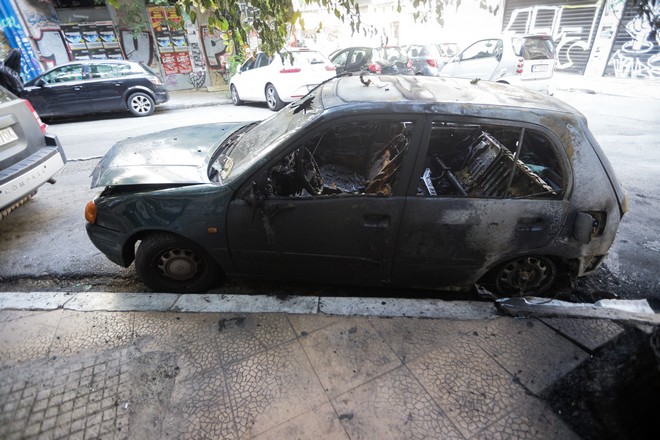 Φωτιά σε δέκα οχήματα στη Θεσσαλονίκη