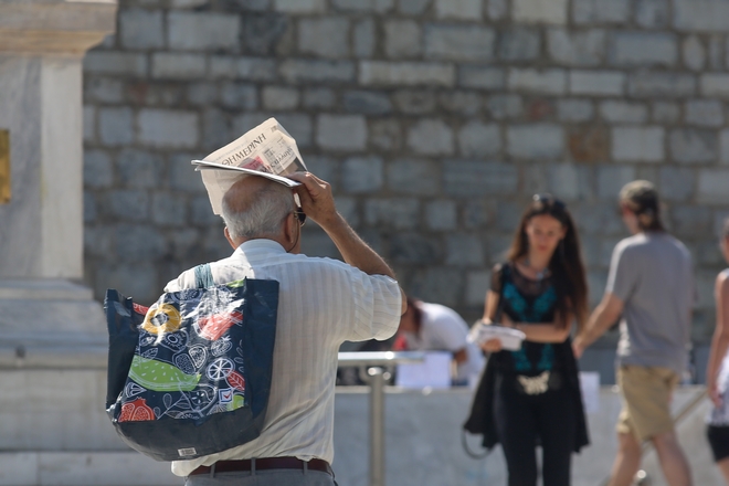 Καύσωνας σήμερα: Βασικές οδηγίες “επιβίωσης” για τη ζέστη