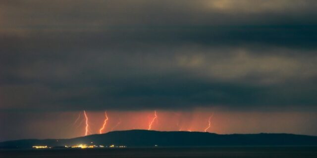 Ζέρβας: “Συγκλονίζει η πρωτόγνωρη κακοκαιρία. Γλίτωσε το Ποσείδι”