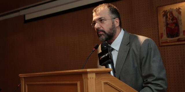 Ποιος είναι ο Γενικός Γραμματέας που “επέζησε” οκτώ υπουργών