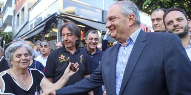 Γιατί ο Κώστας Καραμανλής εξακολουθεί να μην συζητά για τώρα την Προεδρία της Δημοκρατίας