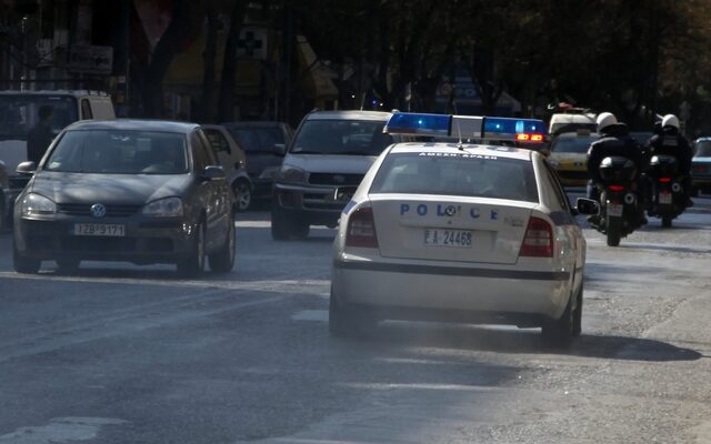 Κινηματογραφική καταδίωξη στην Αττική Οδό με τρεις τραυματίες αστυνομικούς