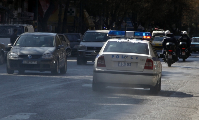 Κινηματογραφική καταδίωξη στην Αττική Οδό με τρεις τραυματίες αστυνομικούς