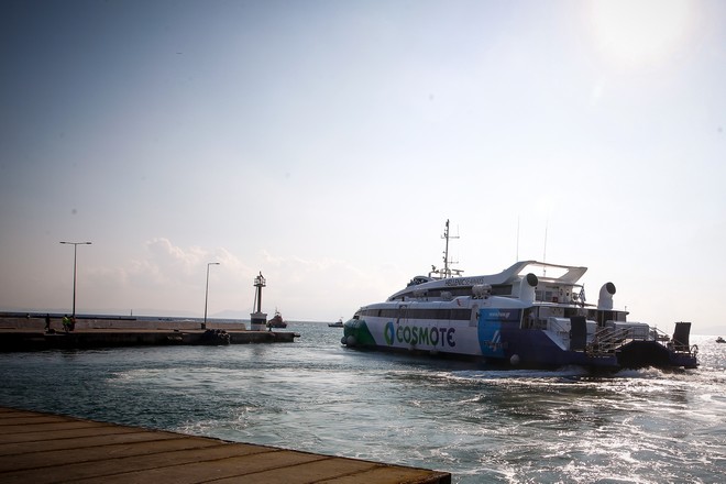Σαντορίνη: Μηχανική βλάβη σε καταμαράν με 606 επιβάτες
