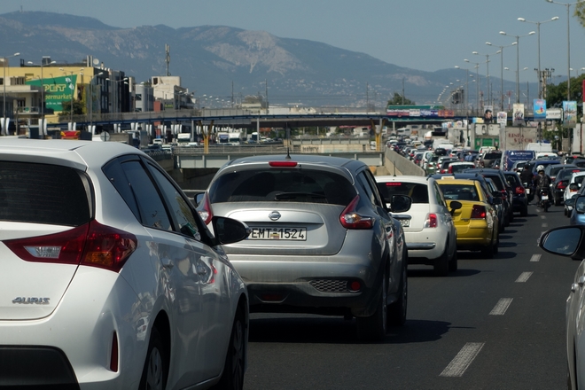 Σοβαρό τροχαίο στον Κηφισό με 2 τραυματίες – Όχημα έριξε κολώνα της ΔΕΗ