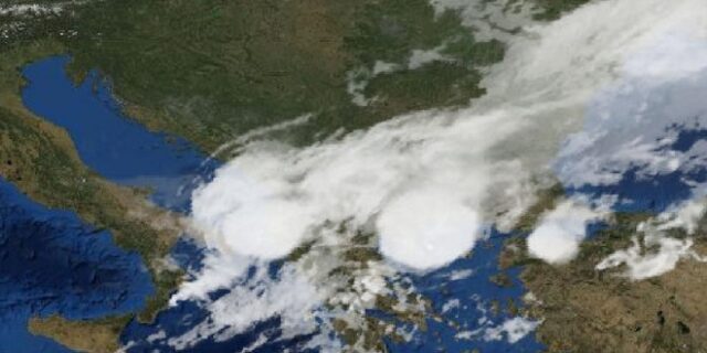 Σαρώνει η κακοκαιρία: Ο δορυφόρος αποτυπώνει το χάος στην Χαλκιδική