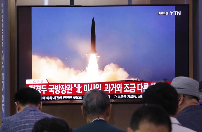 Η Βόρεια Κορέα εκτόξευσε νέου τύπου βαλλιστικούς πυραύλους