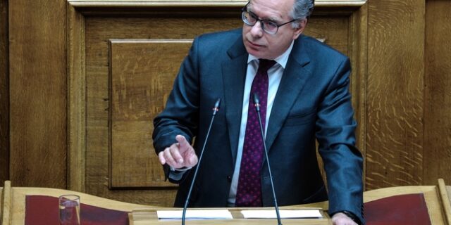 Η συγγνώμη του Κουμουτσάκου για τα μαζικά μπλοκαρίσματα στο twitter