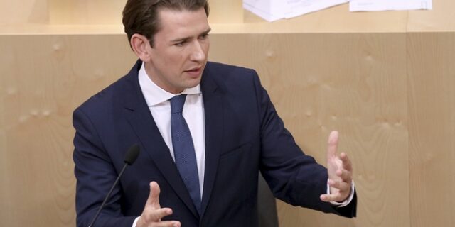 “Λάθος” για τον Κουρτς η μεταφορά στην Ευρώπη διασωθέντων μεταναστών