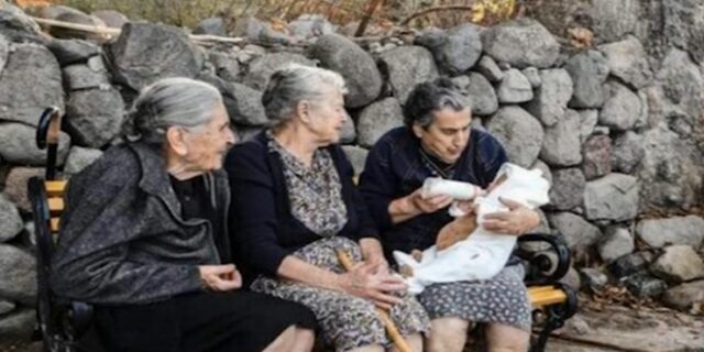 Λέσβος: Οι γιαγιάδες, το προσφυγόπουλο και ο γεροπλάτανος 4 χρόνια μετά