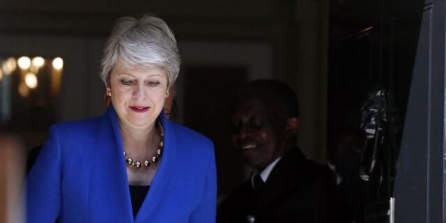 Τερέζα Μέι σε Τζέρεμι Κόρμπιν: Ο χρόνος μου έληξε, το ίδιο και ο δικός σου