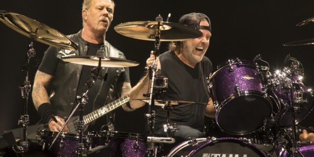 Metallica: Συνεχές μουσικό σφυροκόπημα μέσα στη βροχή