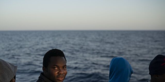 Διάσωση 54 μεταναστών στα ανοιχτά της Λιβύης από πλοίο ιταλικής συλλογικότητας