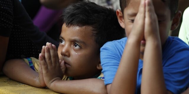 ΗΠΑ – Μεξικό: Πάνω από 900 ανήλικοι μετανάστες χωρίστηκαν από τους γονείς τους τον τελευταίο χρόνο