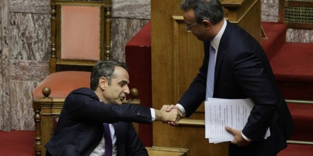 Κατατέθηκε στη Βουλή το μίνι φορολογικό με μείωση ΕΝΦΙΑ και 120 δόσεις