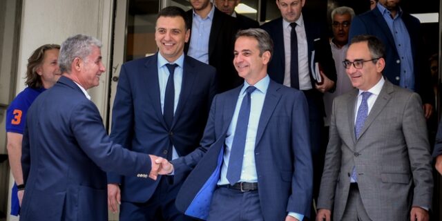 Μητσοτάκης με Κικίλια: Προσλήψεις, μείωση χρόνου αναμονής για καρκινοπαθείς και στα φαρμακεία του ΕΟΠΥΥ