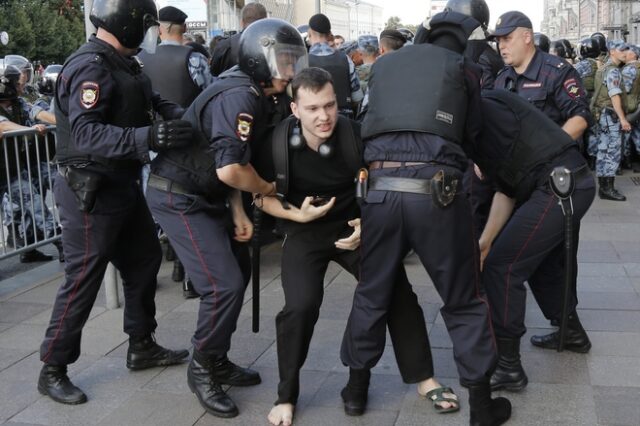 Ρωσία: Περισσότερες από 1.000 οι συλλήψεις σε διαδήλωση της αντιπολίτευσης