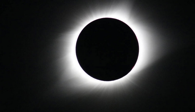Παρακολουθήστε σε live streaming της NASA την ολική έκλειψη Ηλίου σήμερα το βράδυ