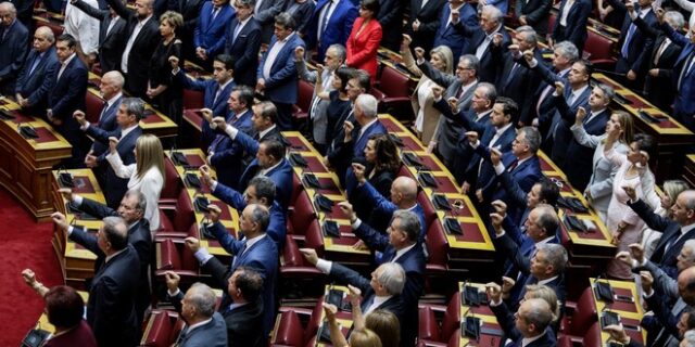 Ορκωμοσία νέας βουλής: Αυτοί είναι οι 112 “καινούργιοι” βουλευτές