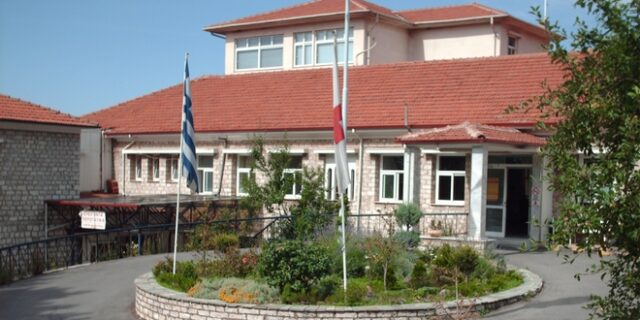 Στο νοσοκομείο με γαστρεντερίτιδα 40 μέλη της ΚΝΕ