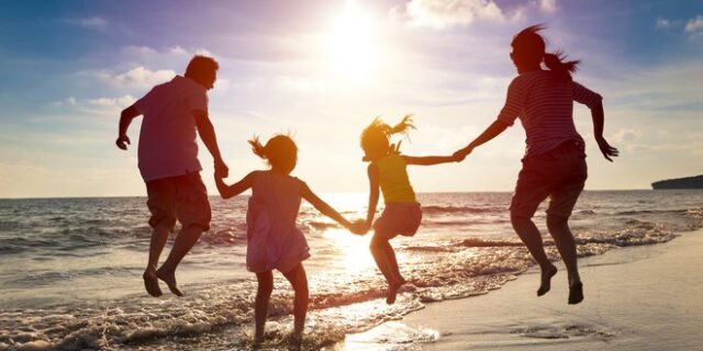 Καλοκαιρινές διακοπές και παιδιά: Όσα πρέπει να γνωρίζετε για να τις περάσετε όσο πιο ξέγνοιαστα γίνεται