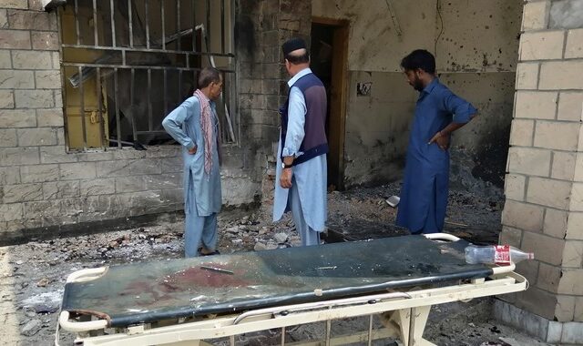 Πακιστάν: Τουλάχιστον 8 νεκροί και 22 τραυματίες από διπλή τρομοκρατική επίθεση
