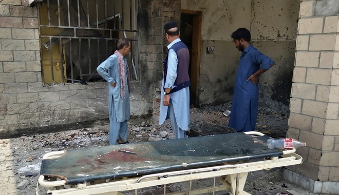 Πακιστάν: Τουλάχιστον 8 νεκροί και 22 τραυματίες από διπλή τρομοκρατική επίθεση