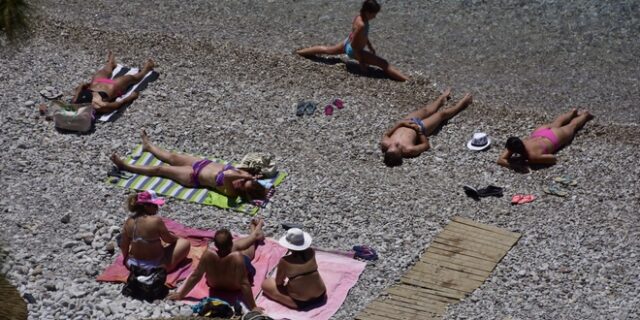 Καιρός: Έκτακτο δελτίο ΕΜΥ – Έως 42 βαθμούς μέχρι την Τετάρτη και μετά καταιγίδες