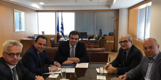 Συναντήσεις Πιερρακάκη για την απλούστευση των διαδικασιών στις μεταβιβάσεις ακινήτων